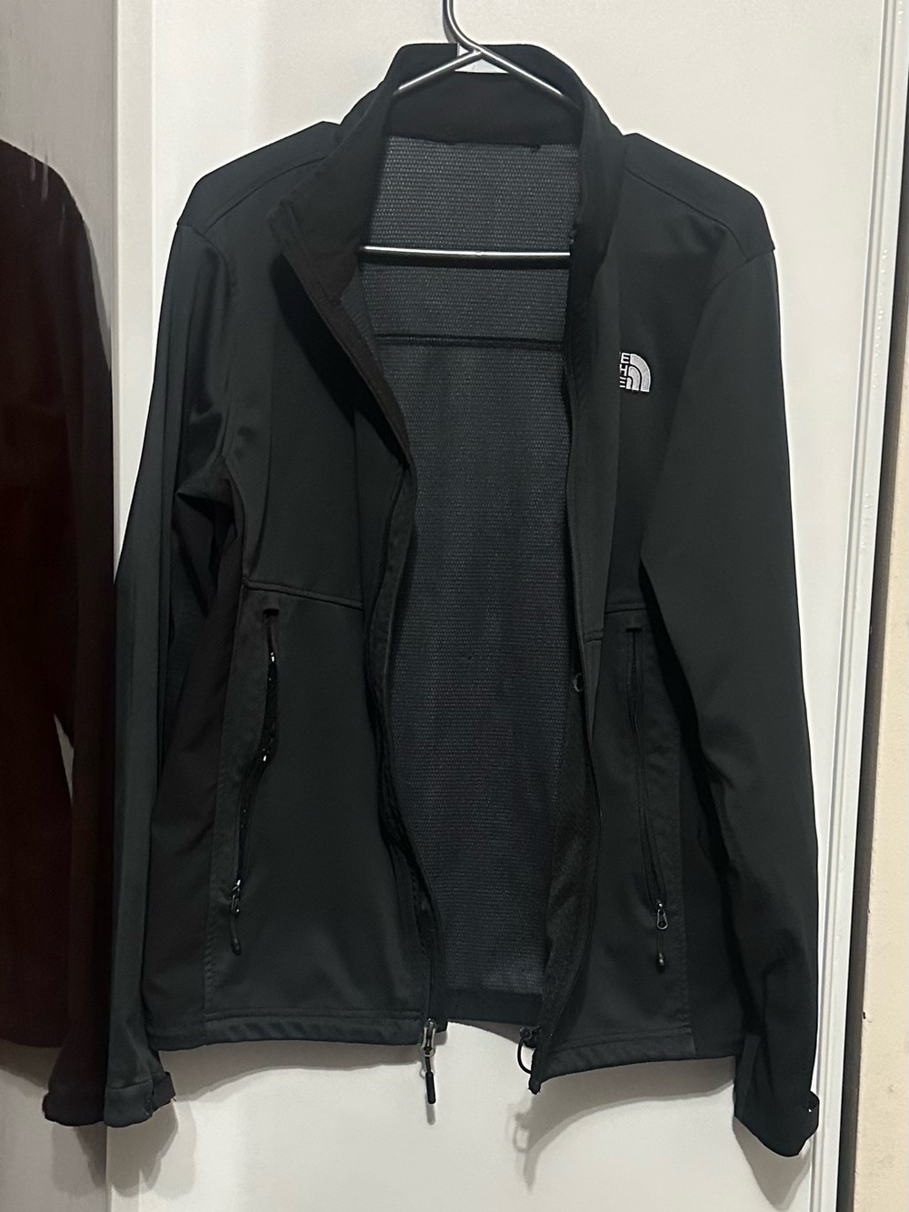The North Face Men's Black Lightweight Softshell windstopper and Jacket